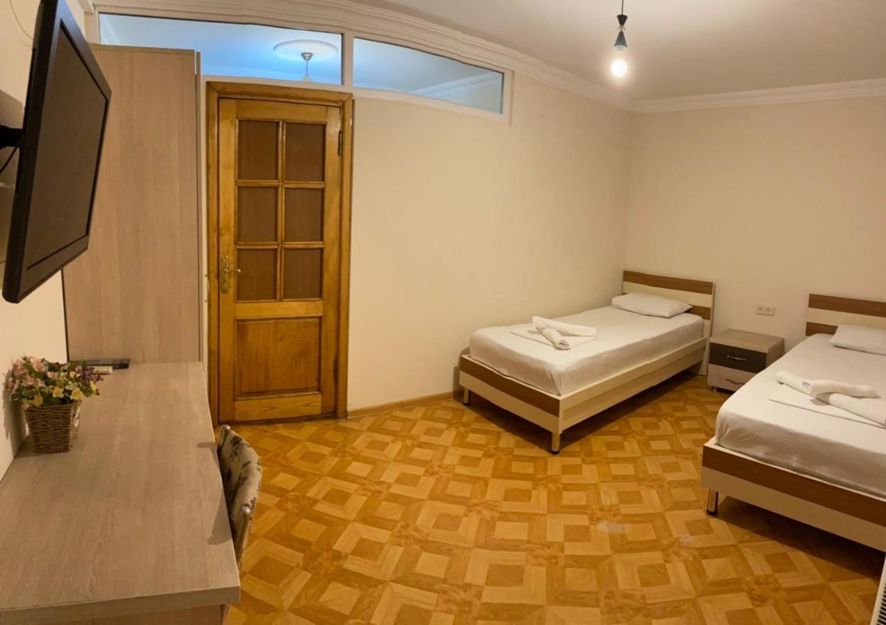 Hotel Tao Batoemi Buitenkant foto