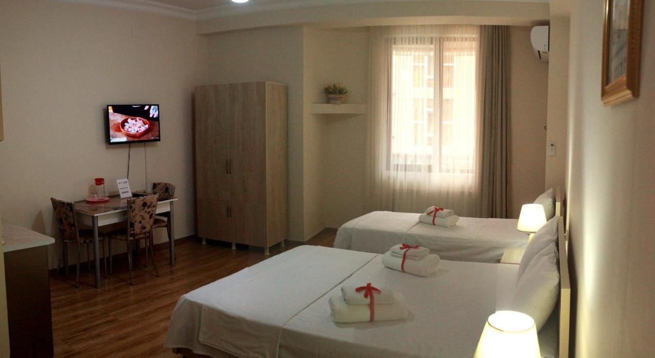 Hotel Tao Batoemi Buitenkant foto