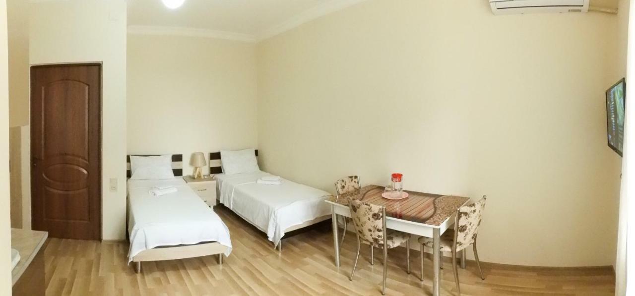 Hotel Tao Batoemi Buitenkant foto