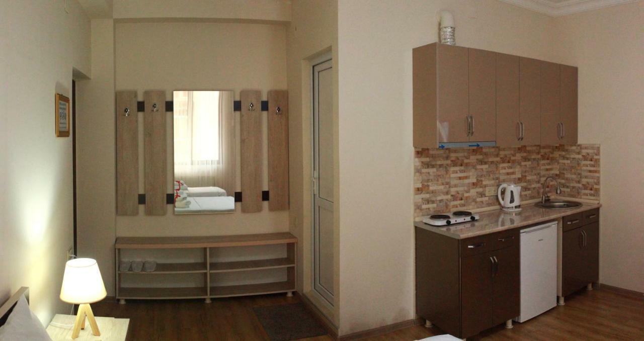 Hotel Tao Batoemi Buitenkant foto