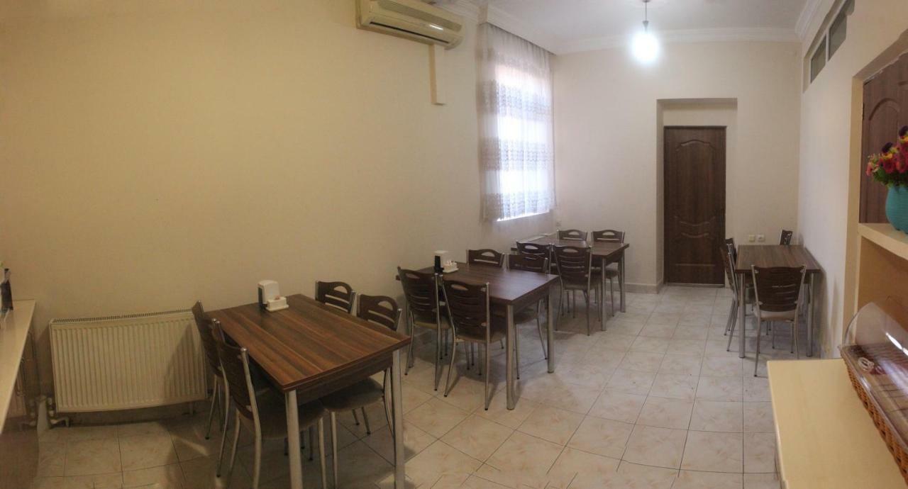 Hotel Tao Batoemi Buitenkant foto